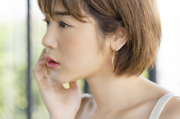 頬杖などの顔の周りを押し付けるような癖(体癖)